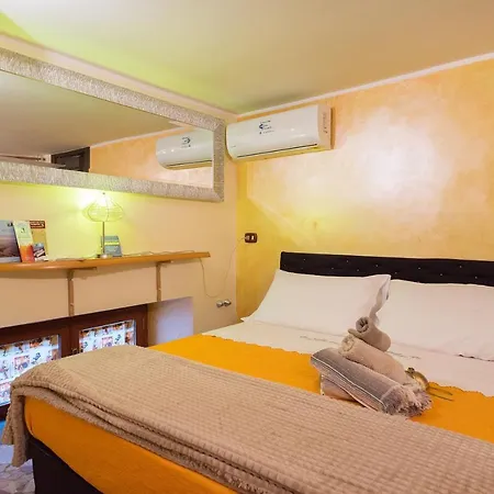 Le Stanze Di Mimi לינה וארוחת בוקר נאפולי